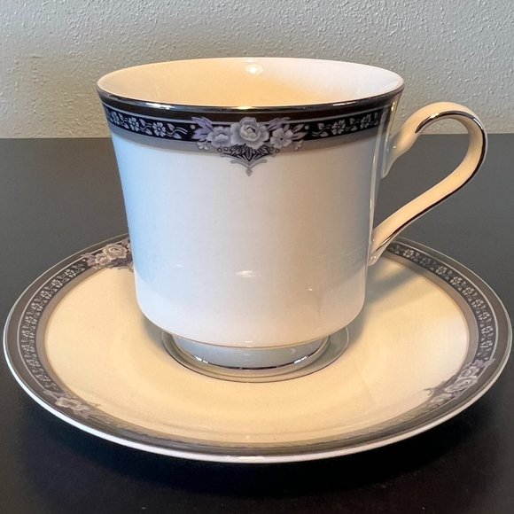 Set of 4 Mikasa GOTHIC ROSE Footed Cups & Saucers in Grande Ivory L285 ~ Japan - Picture 3 of 13